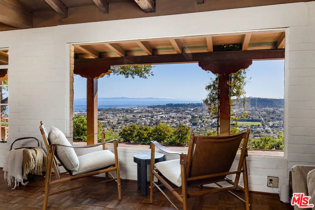 Santa Barbara, California 93103, United States, 2 Bedrooms Bedrooms, ,2 BathroomsBathrooms,Residential,Pending,123267