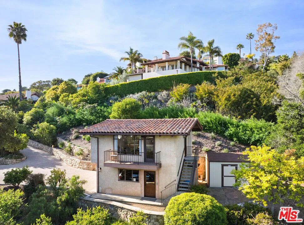 Santa Barbara, California 93103, United States, 2 Bedrooms Bedrooms, ,2 BathroomsBathrooms,Residential,Pending,123267