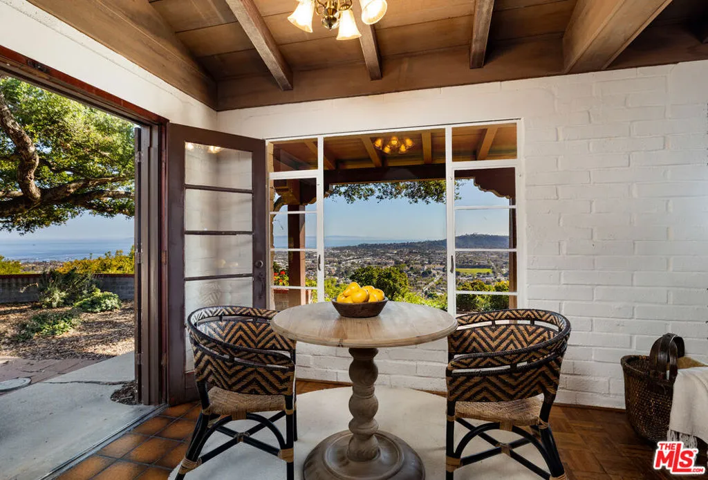 Santa Barbara, California 93103, United States, 2 Bedrooms Bedrooms, ,2 BathroomsBathrooms,Residential,Pending,123267