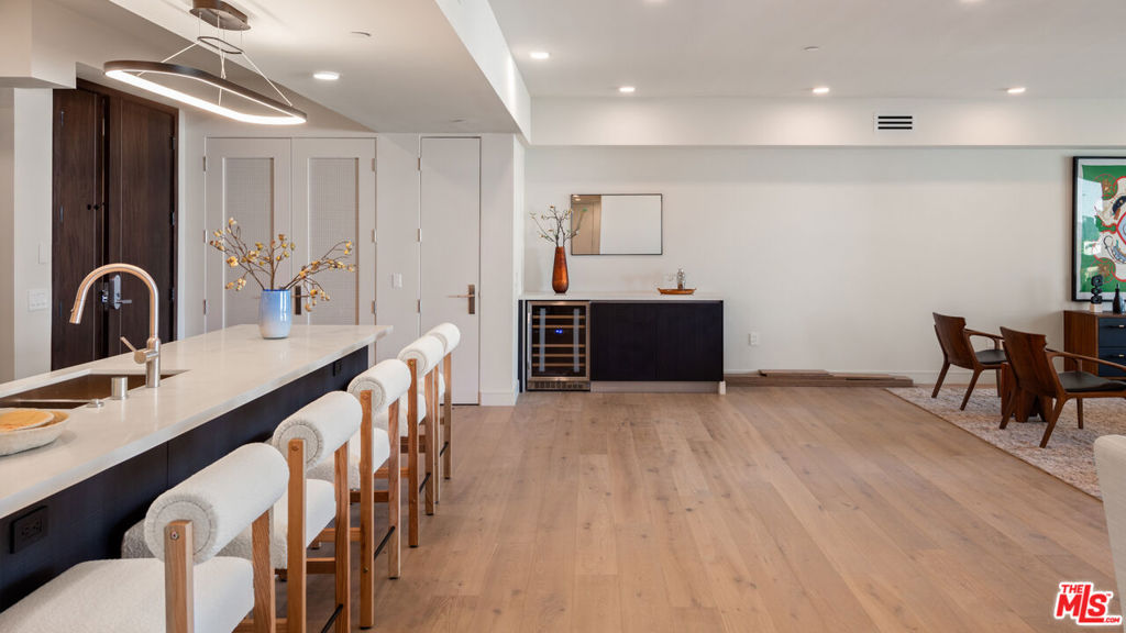 Properties 4 505 Barrington 302