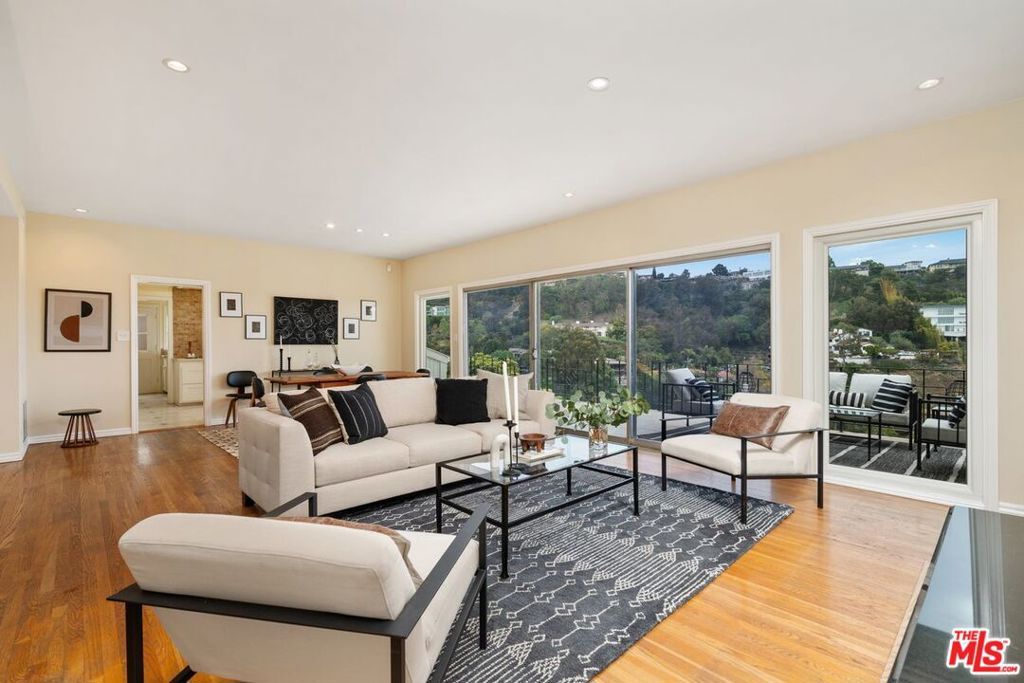 listing image 0