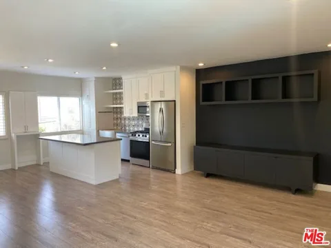 MLS: 25515359