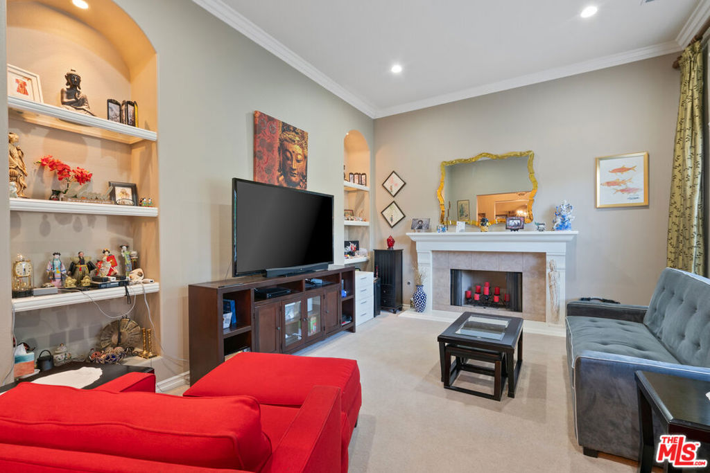 633 Noble Road