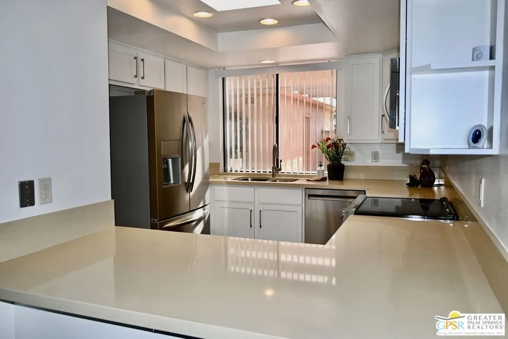 Rancho Mirage, California 92270, United States, 2 Bedrooms Bedrooms, ,2 BathroomsBathrooms,Residential,Pending,24619