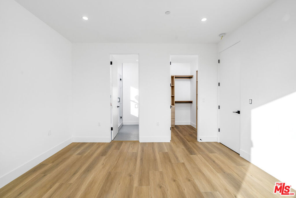 Properties 4 10805 Morrison Street 1