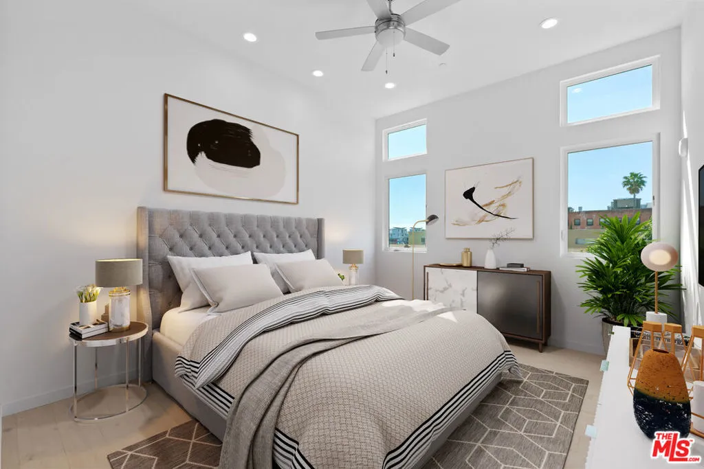 Los Angeles, California 90028, United States, 3 Bedrooms Bedrooms, ,3 BathroomsBathrooms,Residential,Pending,62713