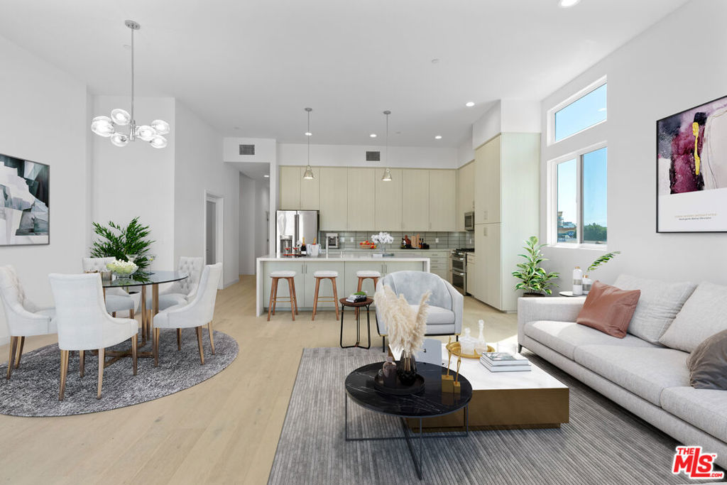 1746 N Garfield Place 301