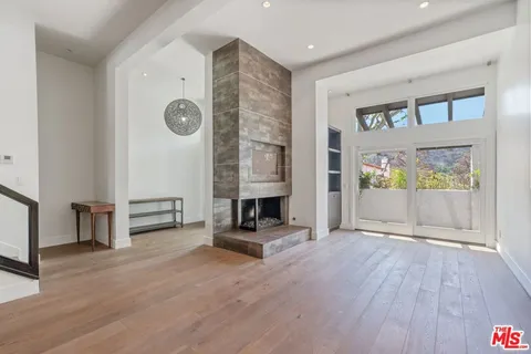 MLS: 25524907