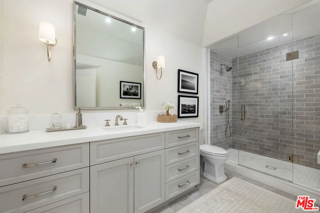 Santa Barbara, California 93108, United States, 2 Bedrooms Bedrooms, ,3 BathroomsBathrooms,Residential,Pending,138600