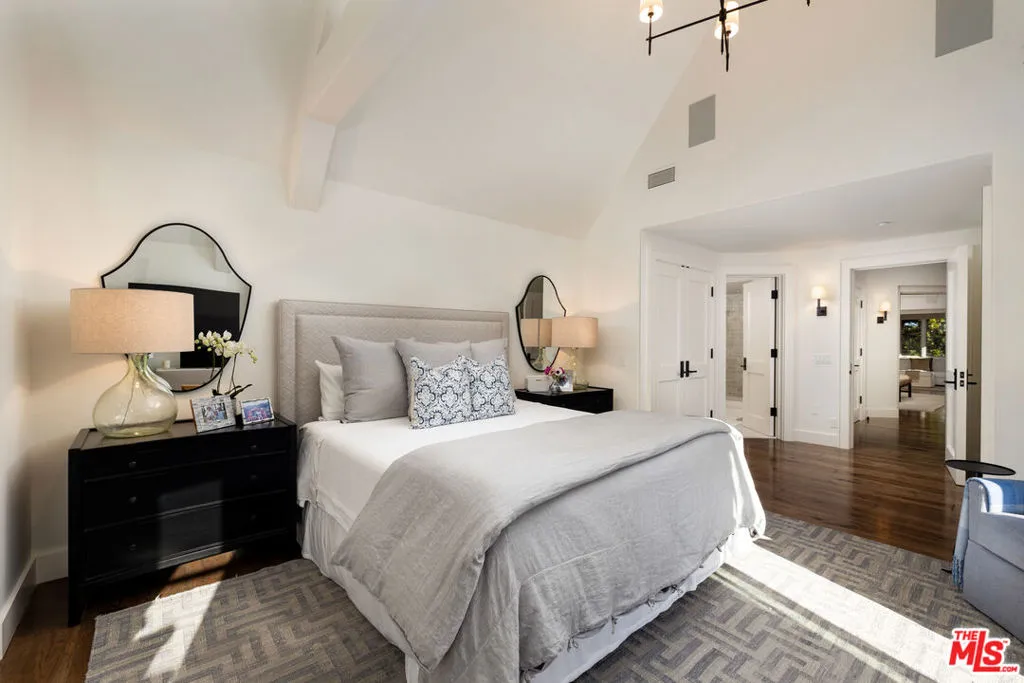 Santa Barbara, California 93108, United States, 2 Bedrooms Bedrooms, ,3 BathroomsBathrooms,Residential,Pending,138600