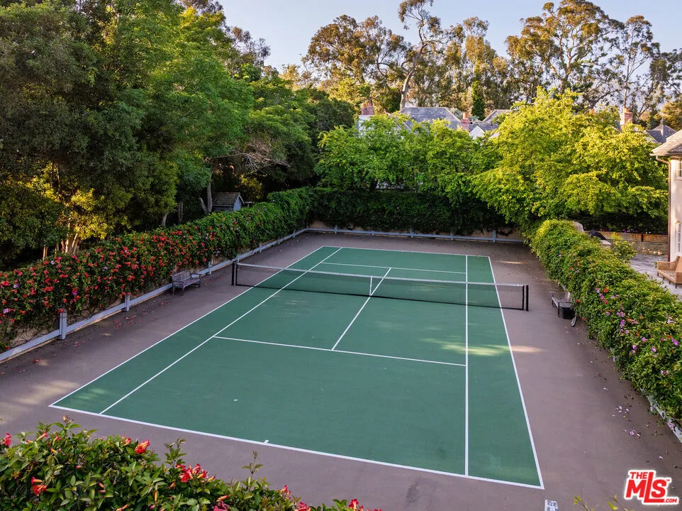 Santa Barbara, California 93108, United States, 2 Bedrooms Bedrooms, ,3 BathroomsBathrooms,Residential,Pending,138600