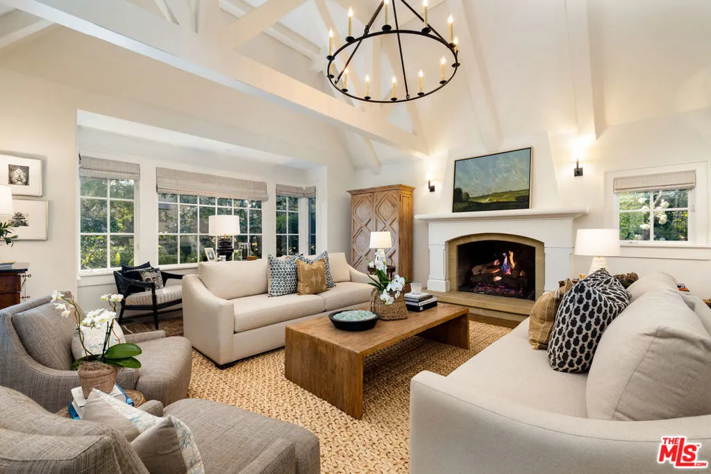 Santa Barbara, California 93108, United States, 2 Bedrooms Bedrooms, ,3 BathroomsBathrooms,Residential,Pending,138600