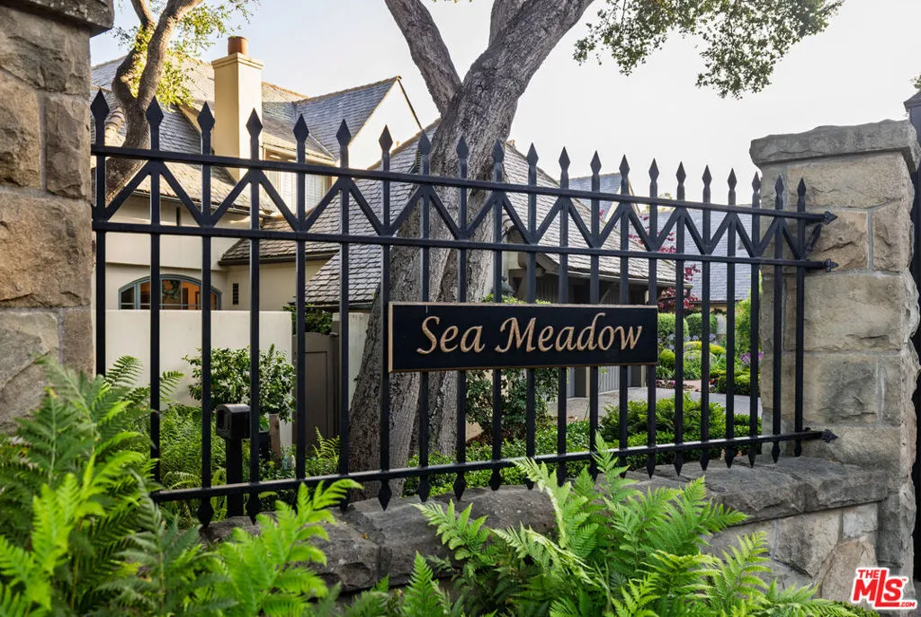 Santa Barbara, California 93108, United States, 2 Bedrooms Bedrooms, ,3 BathroomsBathrooms,Residential,Pending,138600