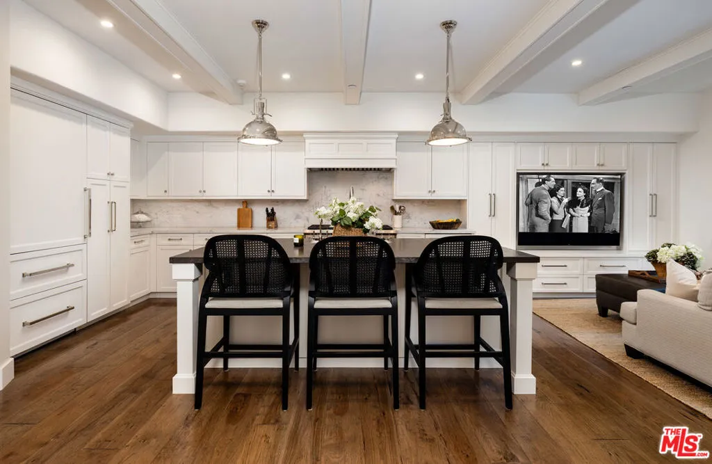 Santa Barbara, California 93108, United States, 2 Bedrooms Bedrooms, ,3 BathroomsBathrooms,Residential,Pending,138600