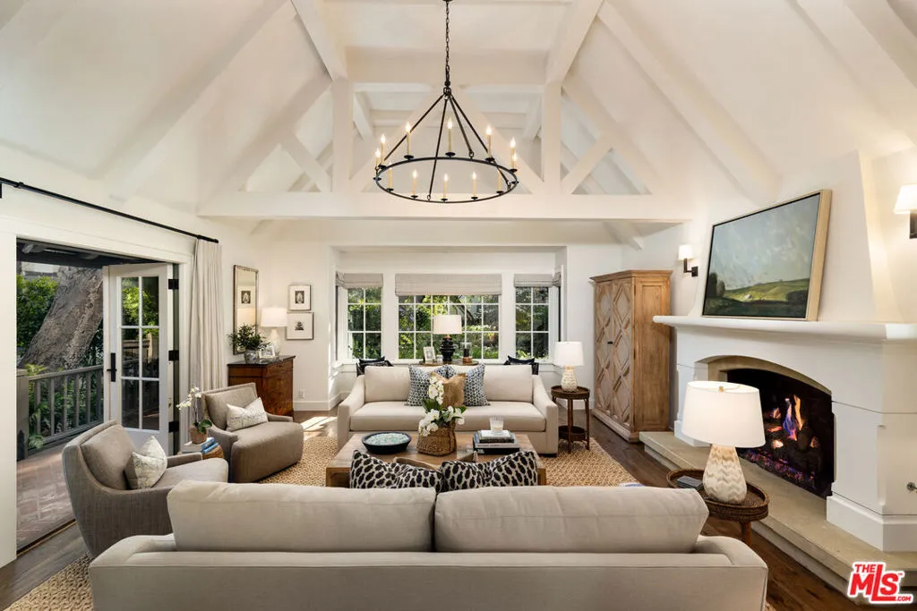 Santa Barbara, California 93108, United States, 2 Bedrooms Bedrooms, ,3 BathroomsBathrooms,Residential,Pending,138600