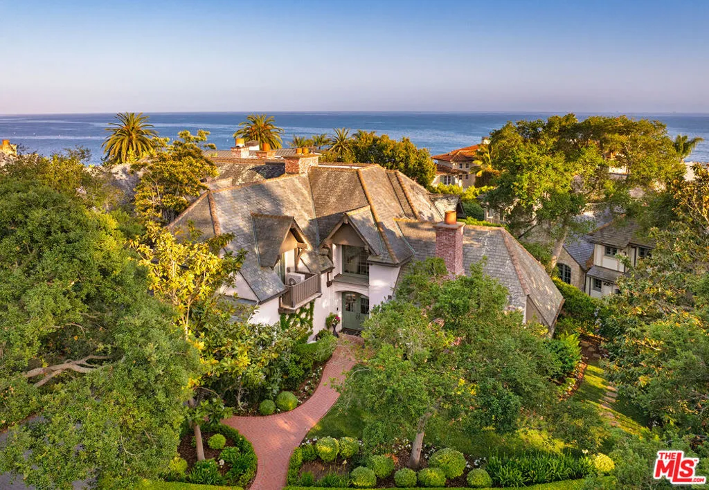 Santa Barbara, California 93108, United States, 2 Bedrooms Bedrooms, ,3 BathroomsBathrooms,Residential,Pending,138600