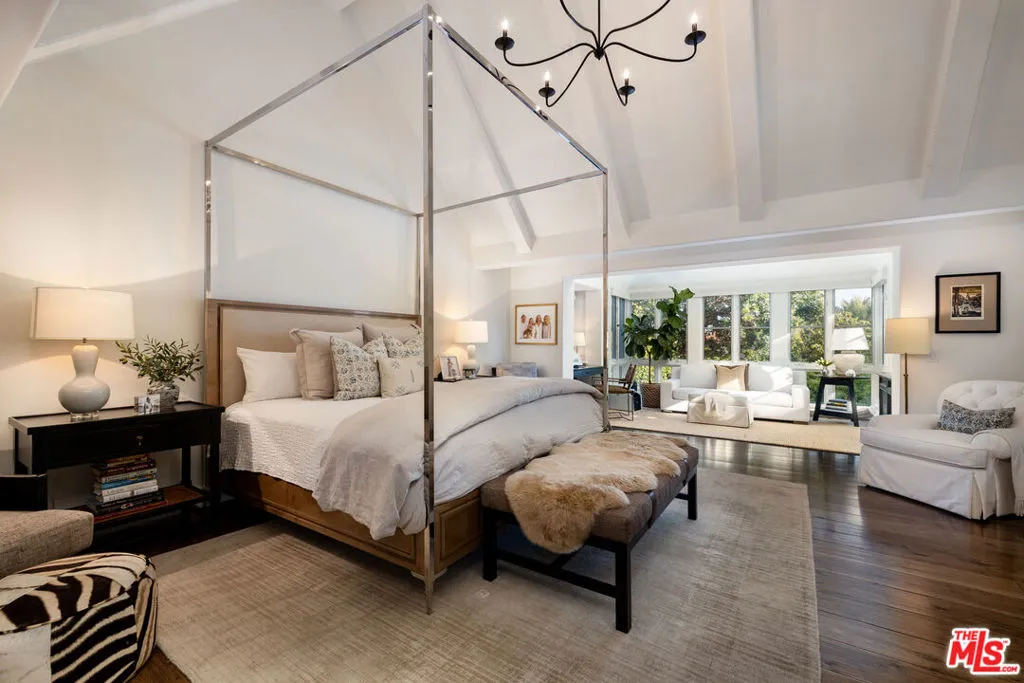 Santa Barbara, California 93108, United States, 2 Bedrooms Bedrooms, ,3 BathroomsBathrooms,Residential,Pending,138600