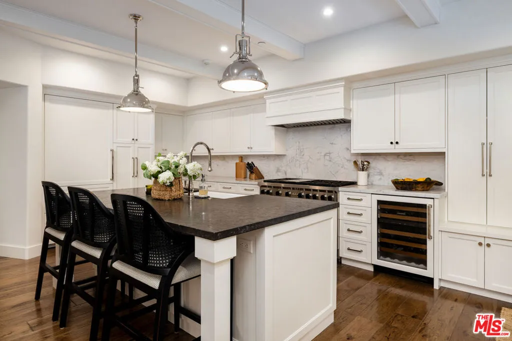 Santa Barbara, California 93108, United States, 2 Bedrooms Bedrooms, ,3 BathroomsBathrooms,Residential,Pending,138600