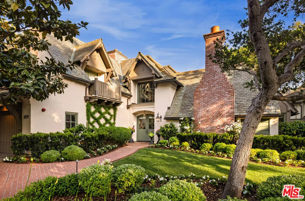 Santa Barbara, California 93108, United States, 2 Bedrooms Bedrooms, ,3 BathroomsBathrooms,Residential,Pending,138600