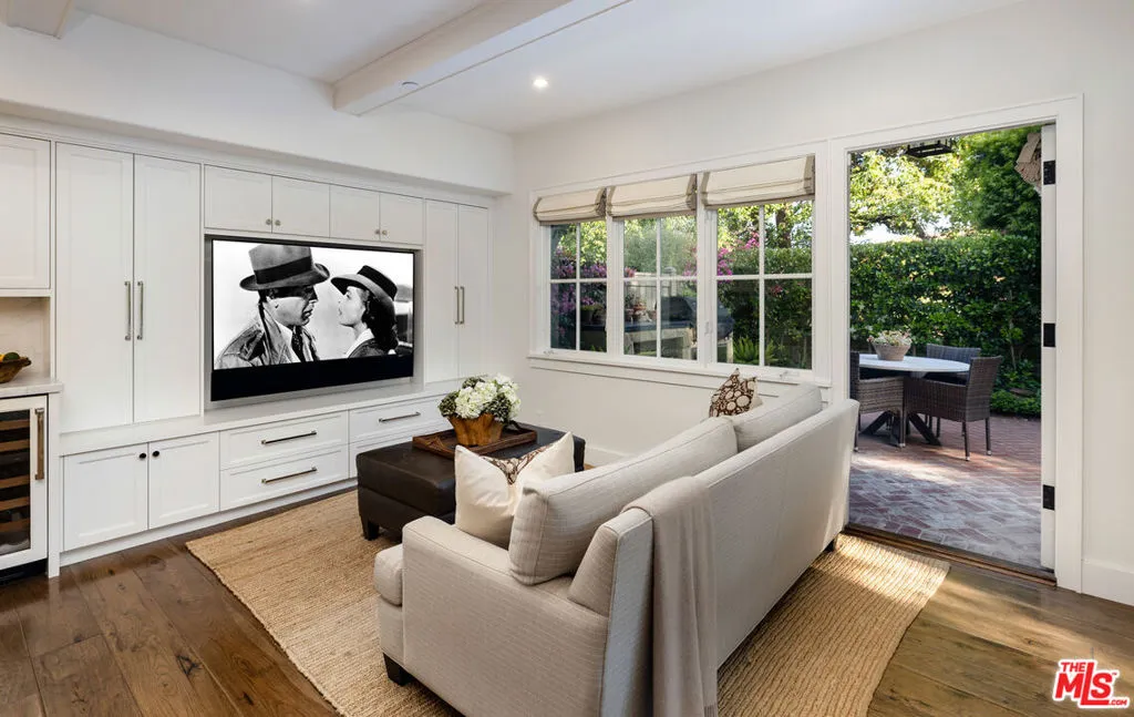 Santa Barbara, California 93108, United States, 2 Bedrooms Bedrooms, ,3 BathroomsBathrooms,Residential,Pending,138600