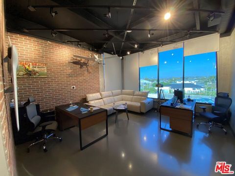 5425 Grosvenor Boulevard Los Angeles CA 90066