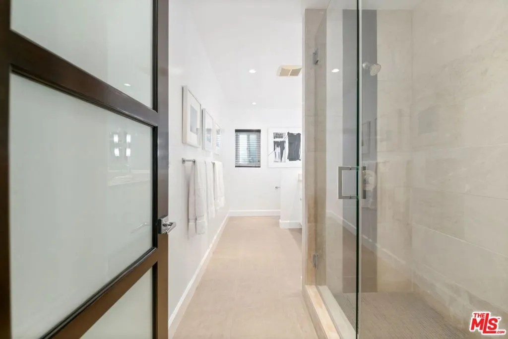 Santa Monica, California 90403, United States, 3 Bedrooms Bedrooms, ,3 BathroomsBathrooms,Residential,Pending,11491