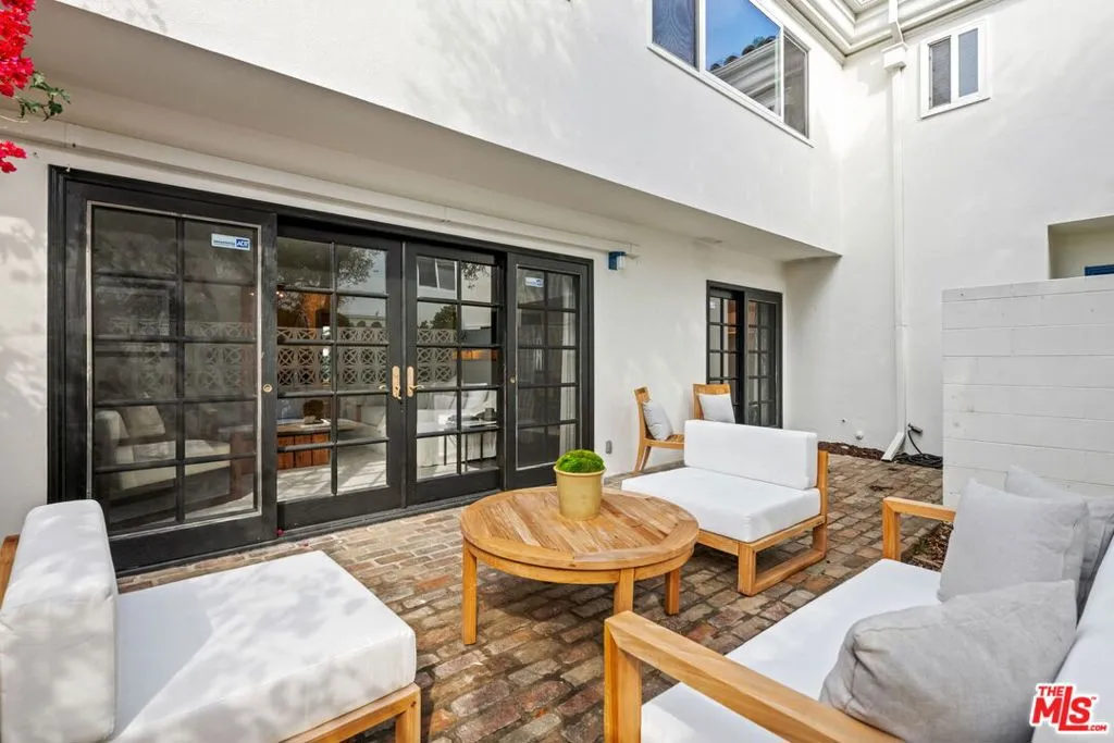 Santa Monica, California 90403, United States, 3 Bedrooms Bedrooms, ,3 BathroomsBathrooms,Residential,Pending,11491