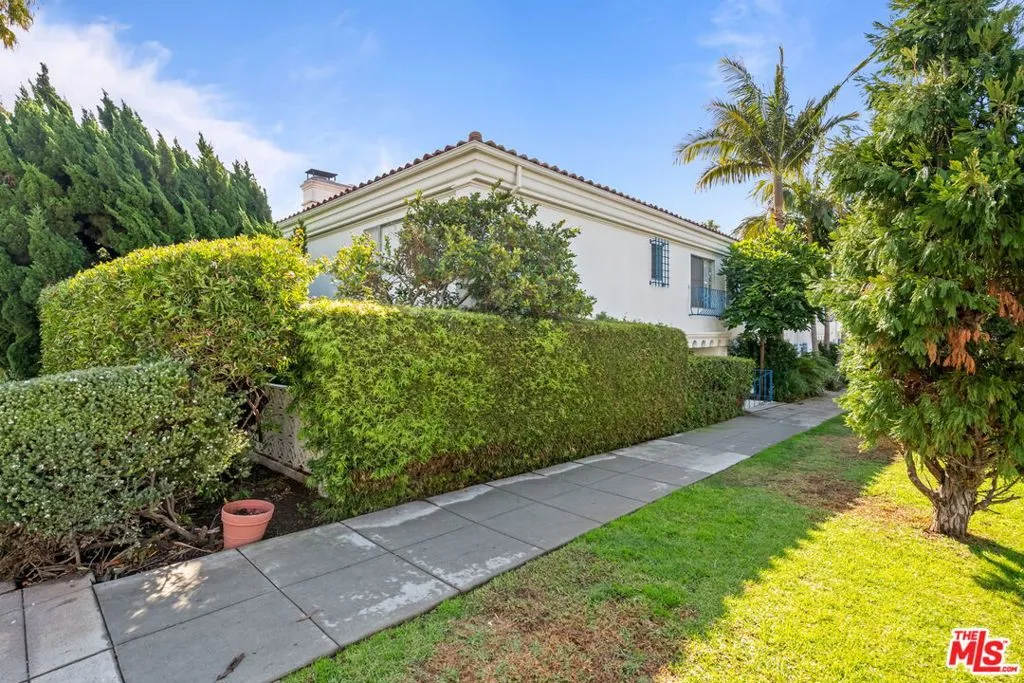 Santa Monica, California 90403, United States, 3 Bedrooms Bedrooms, ,3 BathroomsBathrooms,Residential,Pending,11491