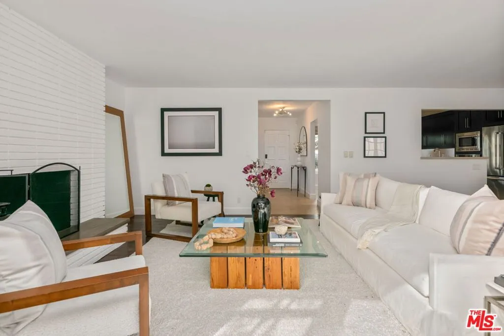 Santa Monica, California 90403, United States, 3 Bedrooms Bedrooms, ,3 BathroomsBathrooms,Residential,Pending,11491