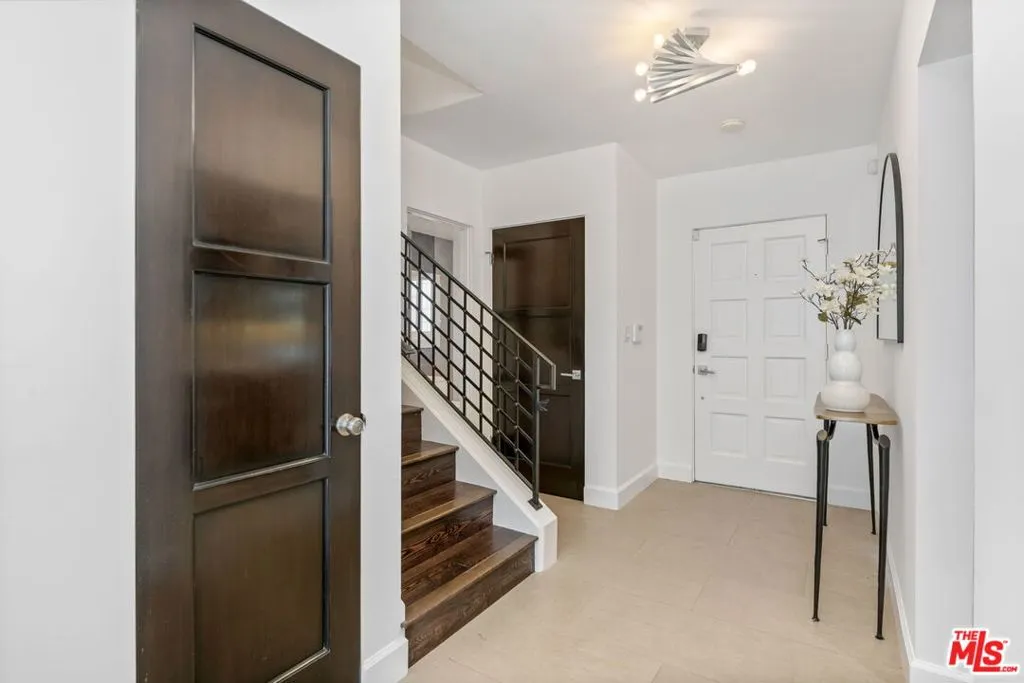 Santa Monica, California 90403, United States, 3 Bedrooms Bedrooms, ,3 BathroomsBathrooms,Residential,Pending,11491