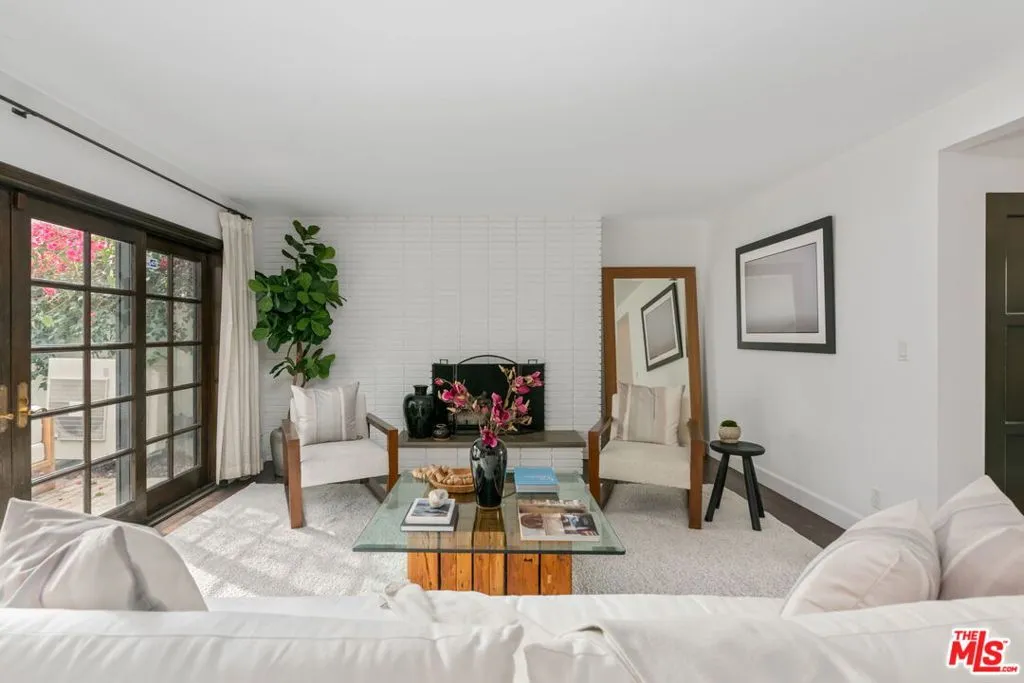 Santa Monica, California 90403, United States, 3 Bedrooms Bedrooms, ,3 BathroomsBathrooms,Residential,Pending,11491