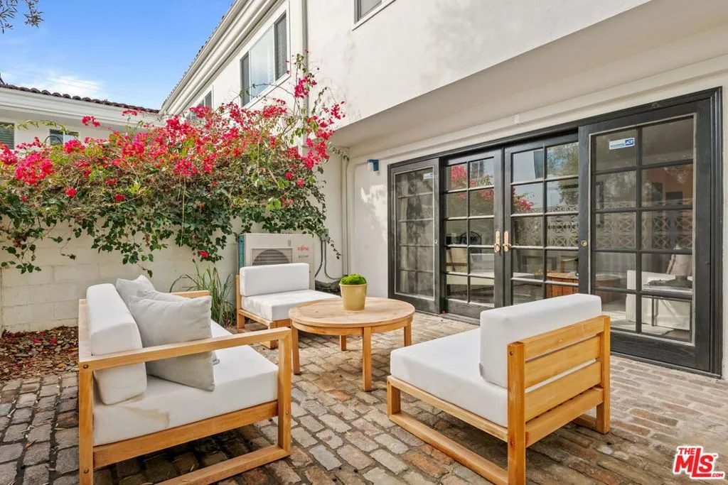 Santa Monica, California 90403, United States, 3 Bedrooms Bedrooms, ,3 BathroomsBathrooms,Residential,Pending,11491