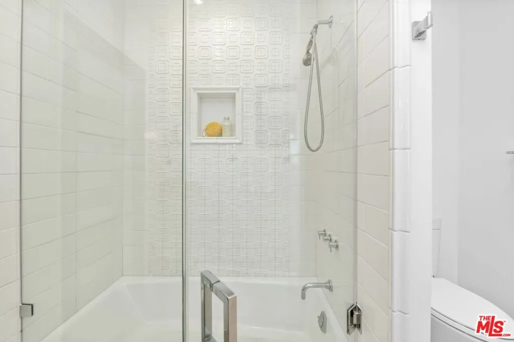 Santa Monica, California 90403, United States, 3 Bedrooms Bedrooms, ,3 BathroomsBathrooms,Residential,Pending,11491