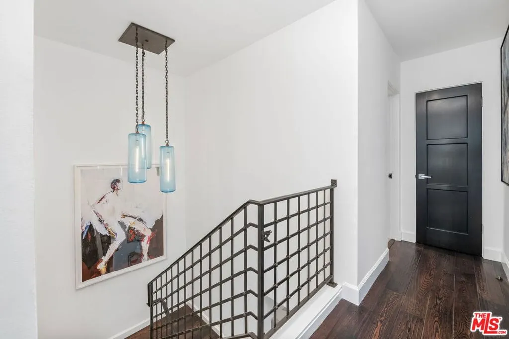 Santa Monica, California 90403, United States, 3 Bedrooms Bedrooms, ,3 BathroomsBathrooms,Residential,Pending,11491