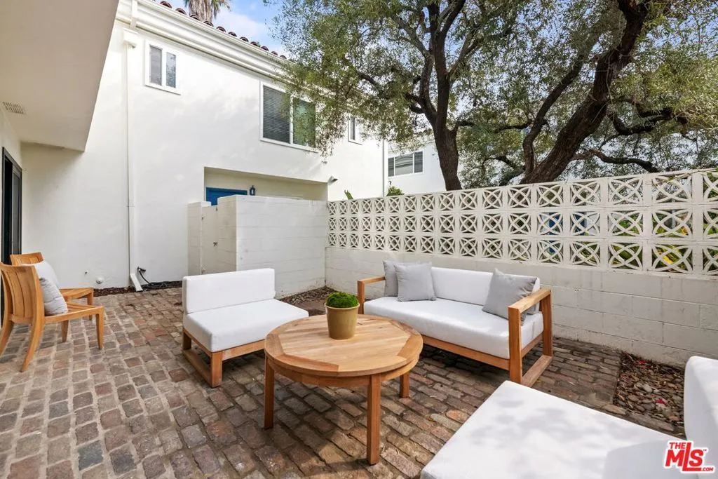 Santa Monica, California 90403, United States, 3 Bedrooms Bedrooms, ,3 BathroomsBathrooms,Residential,Pending,11491