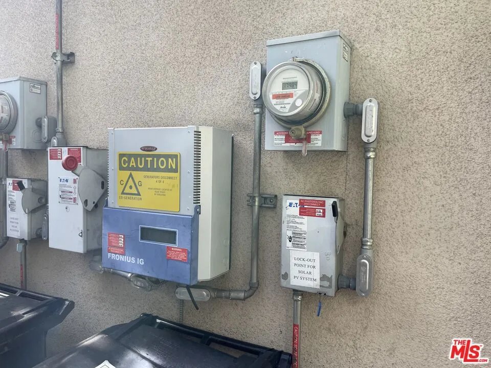 Sherman Oaks, California 91403, United States, 8 Bedrooms Bedrooms, ,4 BathroomsBathrooms,Residential,Active,32819