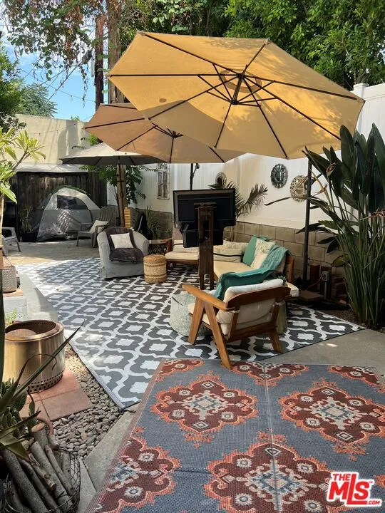 Sherman Oaks, California 91403, United States, 8 Bedrooms Bedrooms, ,4 BathroomsBathrooms,Residential,Active,32819