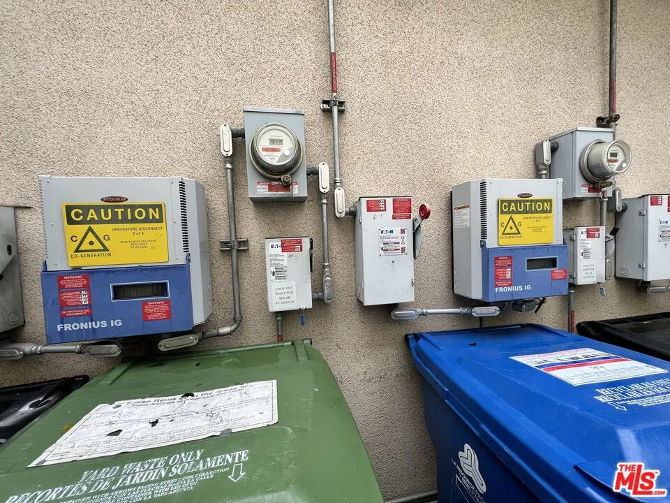 Sherman Oaks, California 91403, United States, 8 Bedrooms Bedrooms, ,4 BathroomsBathrooms,Residential,Active,32819