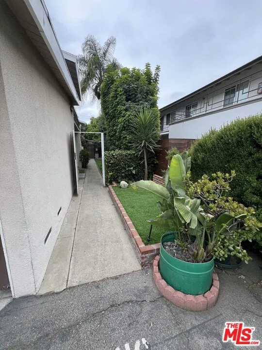 Sherman Oaks, California 91403, United States, 8 Bedrooms Bedrooms, ,4 BathroomsBathrooms,Residential,Active,32819