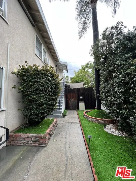 Sherman Oaks, California 91403, United States, 8 Bedrooms Bedrooms, ,4 BathroomsBathrooms,Residential,Active,32819