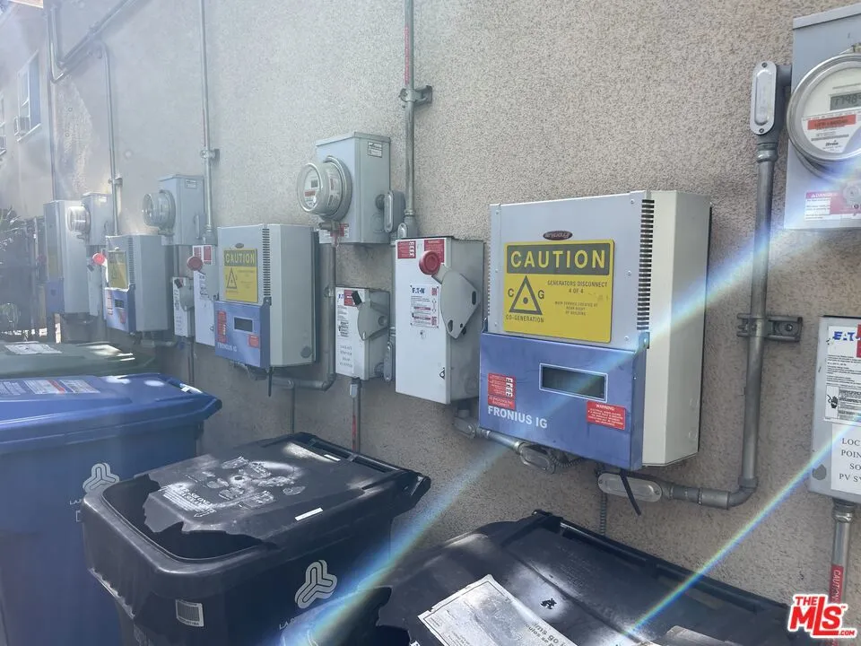 Sherman Oaks, California 91403, United States, 8 Bedrooms Bedrooms, ,4 BathroomsBathrooms,Residential,Active,32819