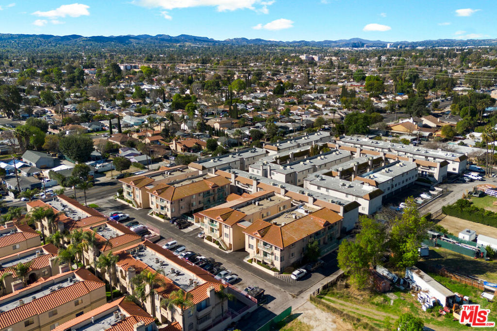 Properties 4 18621 Saticoy Street