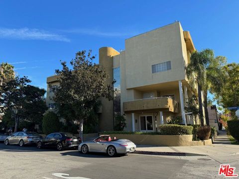 Condominium in Los Angeles CA 1064 Shenandoah Street.jpg