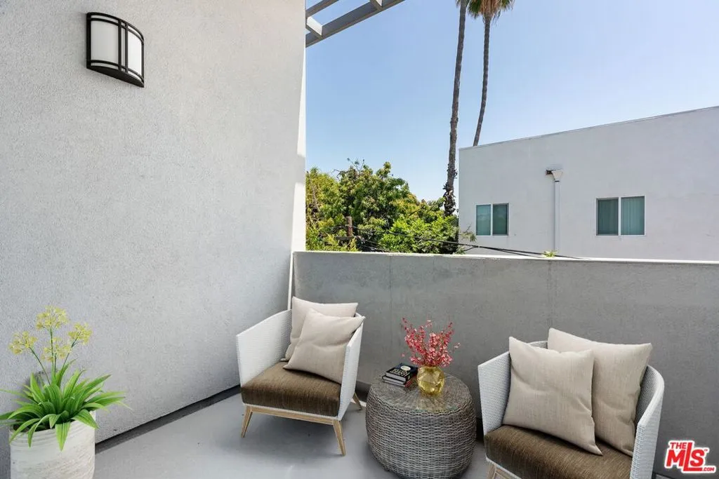 Hollywood, California 90028, United States, 3 Bedrooms Bedrooms, ,3 BathroomsBathrooms,Residential,Active,21426