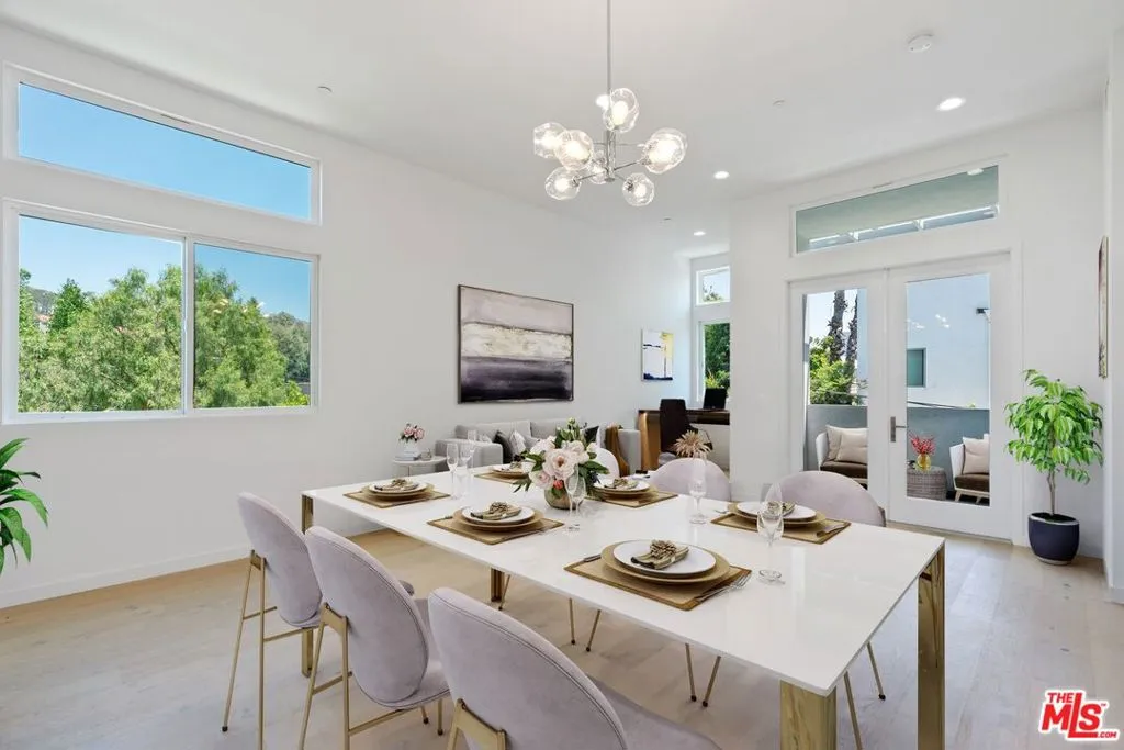 Hollywood, California 90028, United States, 3 Bedrooms Bedrooms, ,3 BathroomsBathrooms,Residential,Active,21426