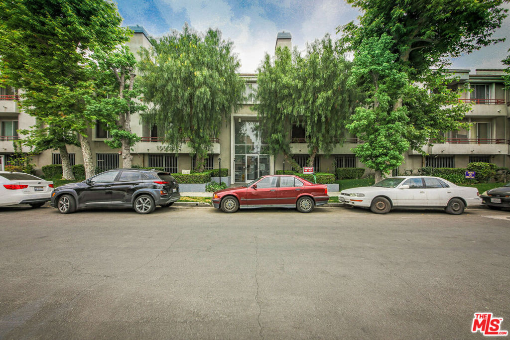 Properties 2 10933 Huston Street