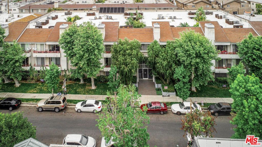 Properties 1 10933 Huston Street