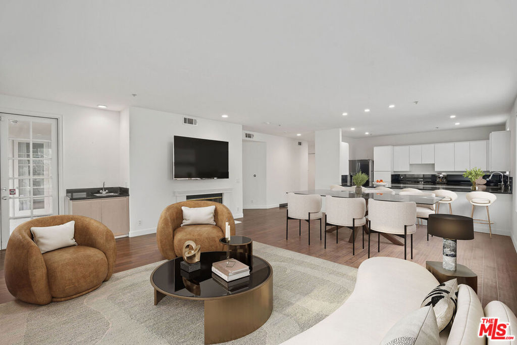 Properties 2 117 N Gale Drive 202