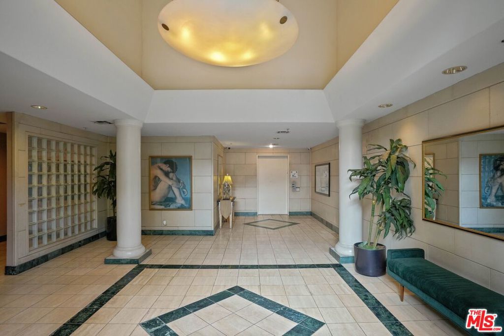 Properties 4 117 N Gale Drive 202