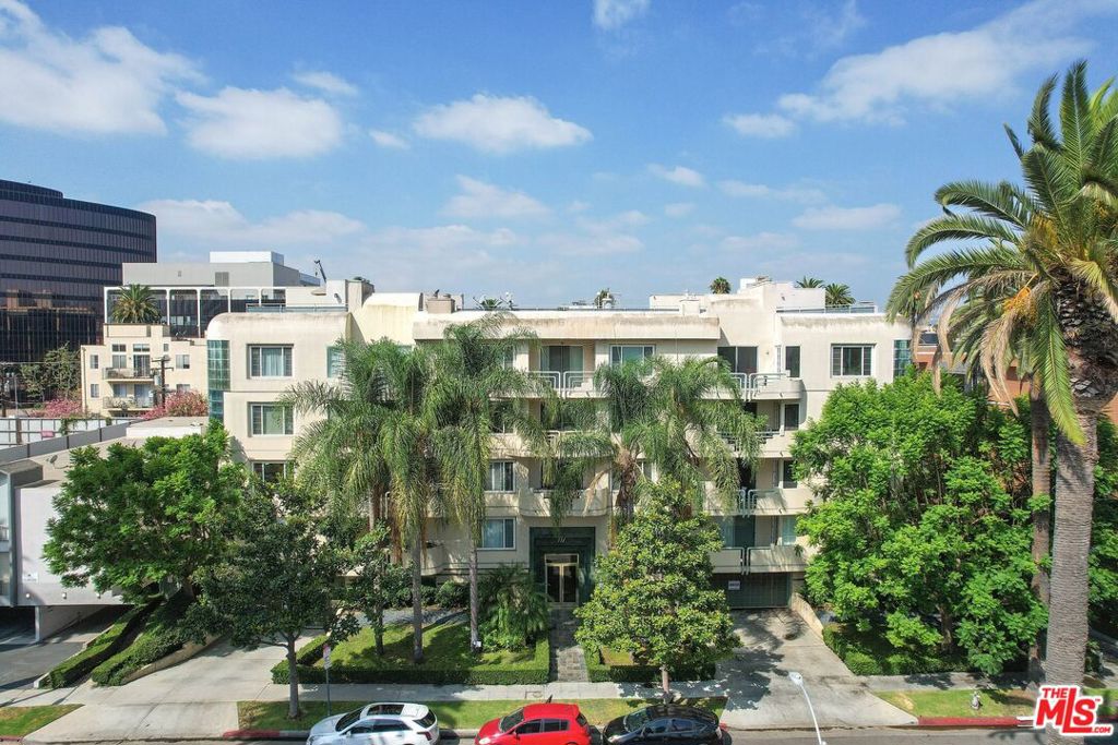 Properties 3 117 N Gale Drive 202